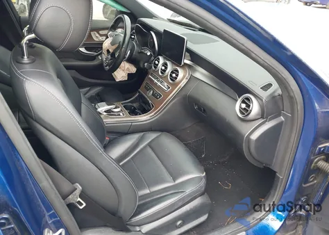 2017 Mercedes-Benz C 300 Sport z USA, uszkodzony, nr VIN 55SWF4JB6HU213742